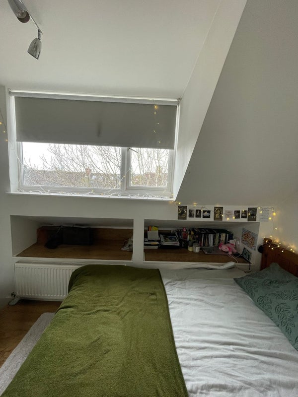 Room Whatley Avenue in Greater London