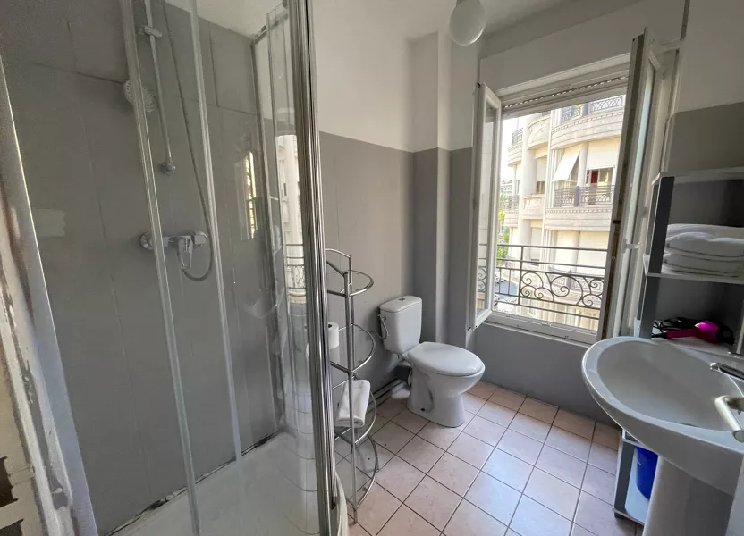 Chambre Rue Paul Valéry à Nice