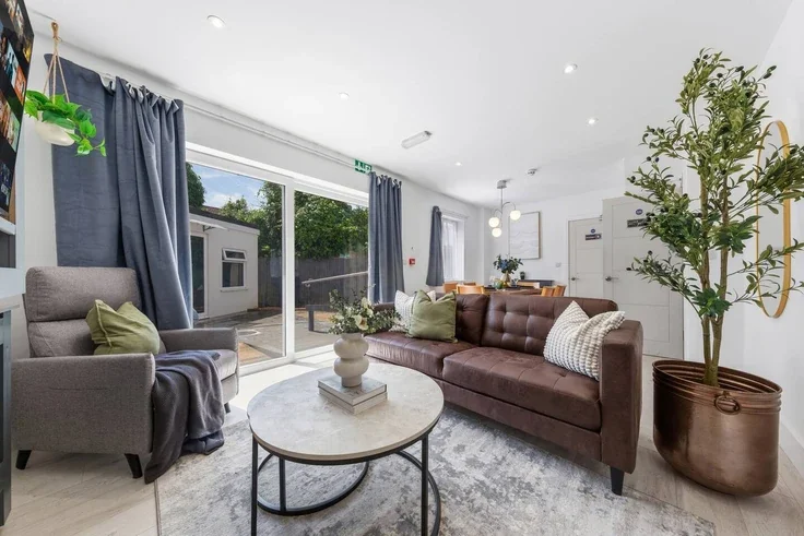 House Newnham Gardens in Greater London