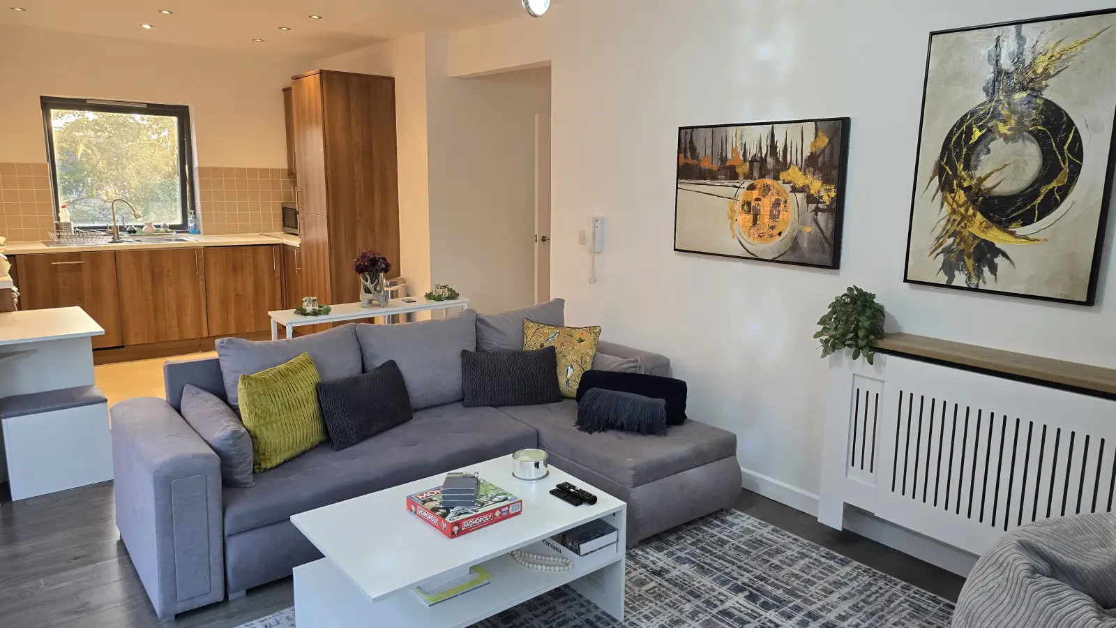 Flat Sunningdale Gardens in Greater London