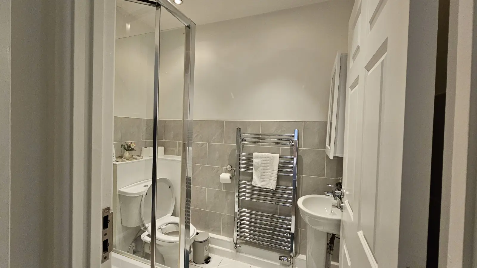 Flat Sunningdale Gardens in Greater London