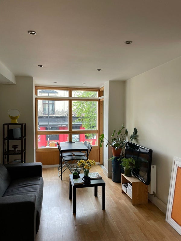 Room Blackstock Road in Greater London