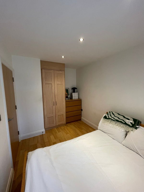 Room Blackstock Road in Greater London