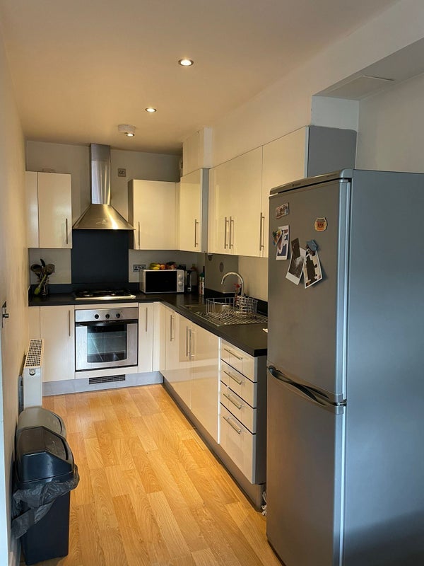 Room Blackstock Road in Greater London