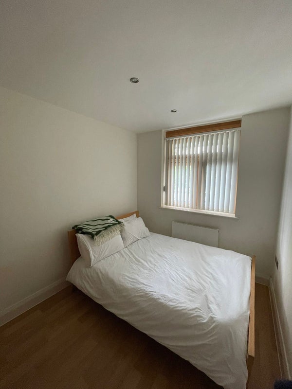 Room Blackstock Road in Greater London