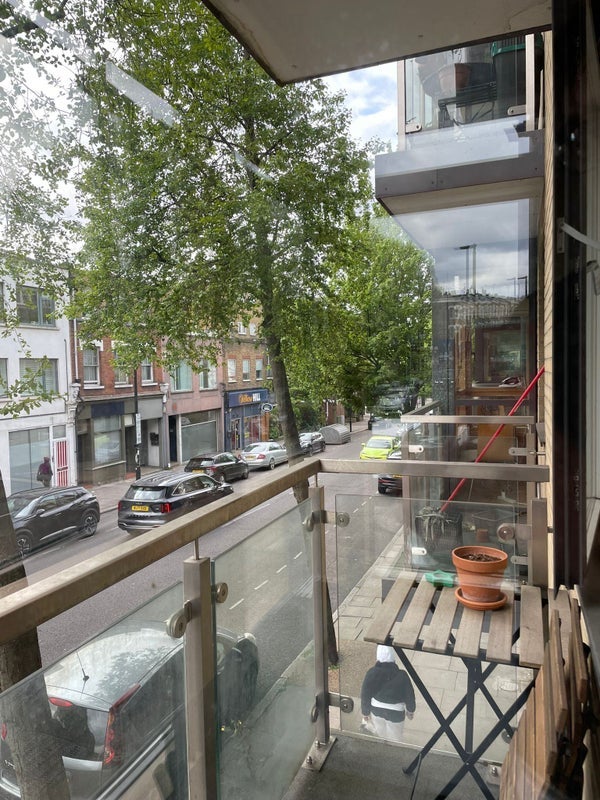 Room Blackstock Road in Greater London
