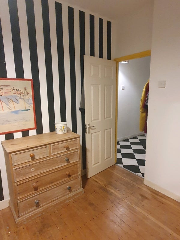 Room Shadwell Gardens in Greater London