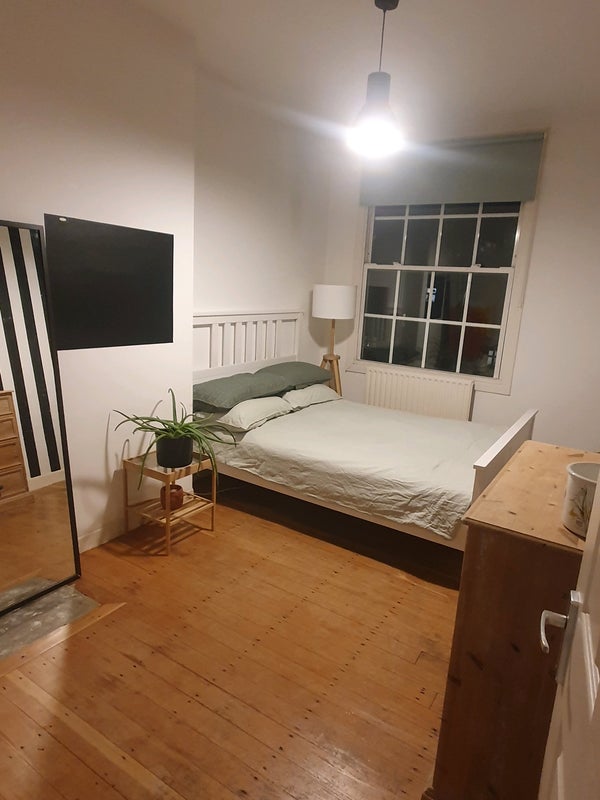 Room Shadwell Gardens in Greater London