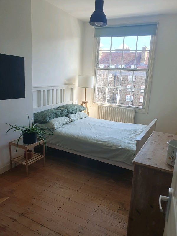 Room Shadwell Gardens in Greater London