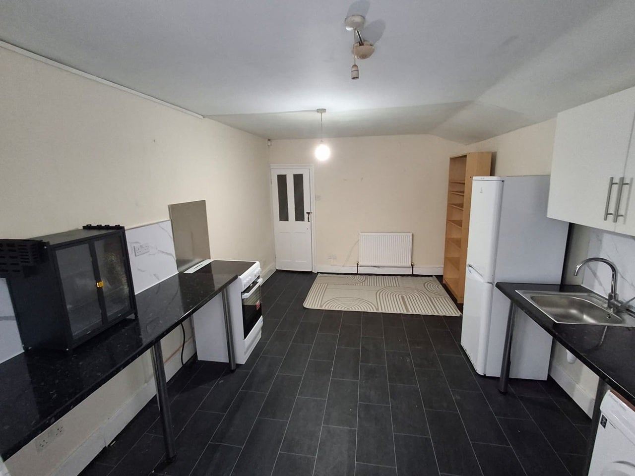 Flat First Avenue in Greater London