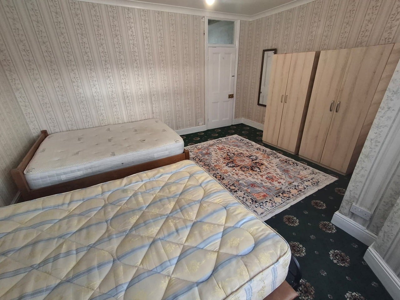 Flat First Avenue in Greater London