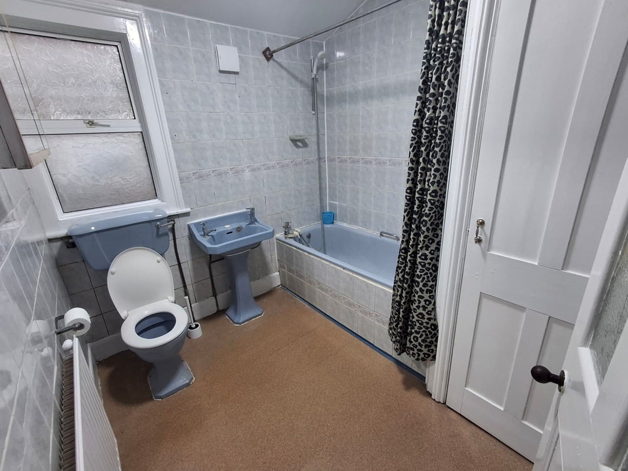 Flat First Avenue in Greater London
