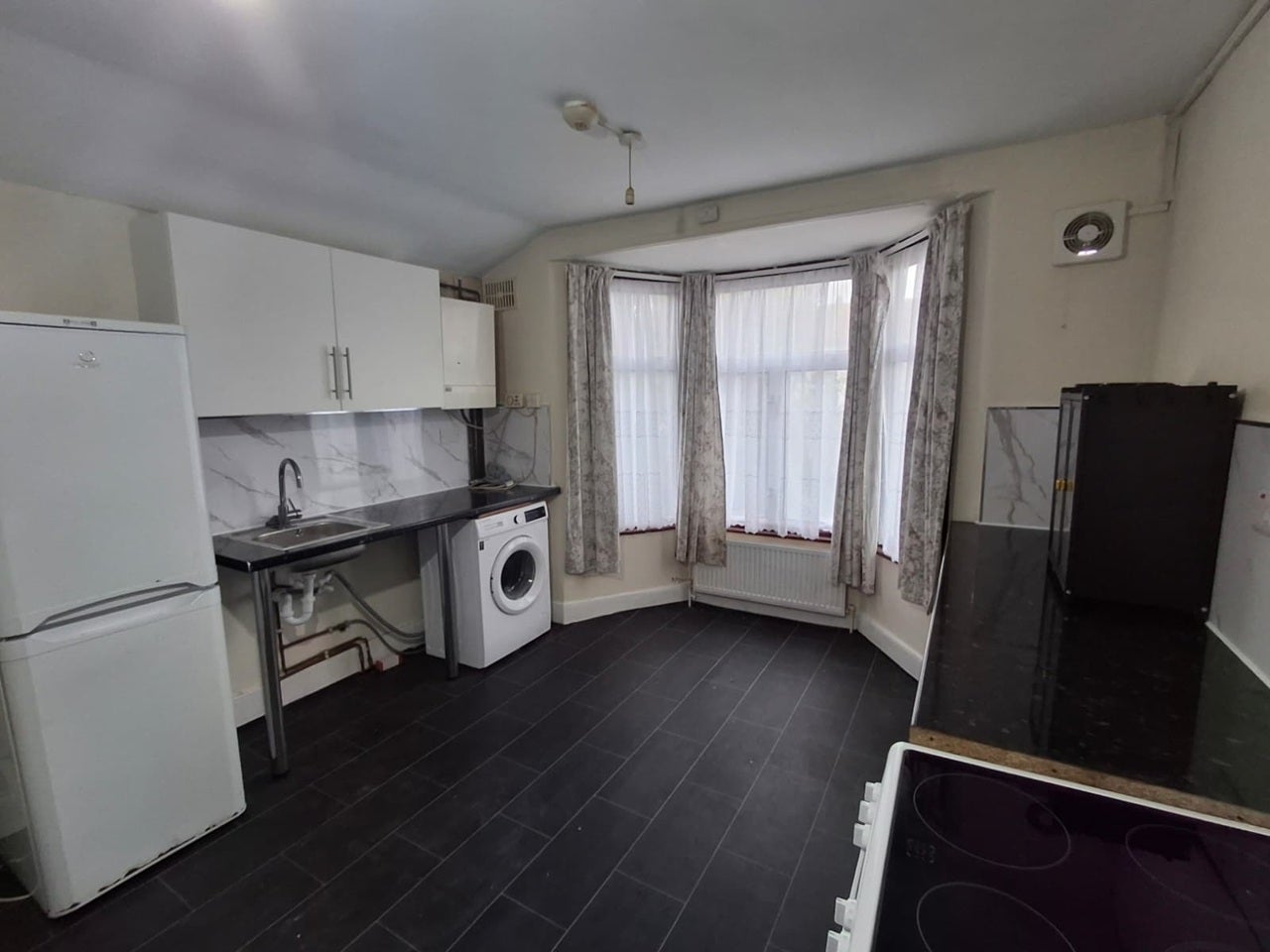 Flat First Avenue in Greater London