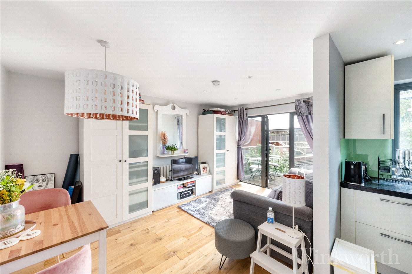 Flat Waldram Crescent in Greater London