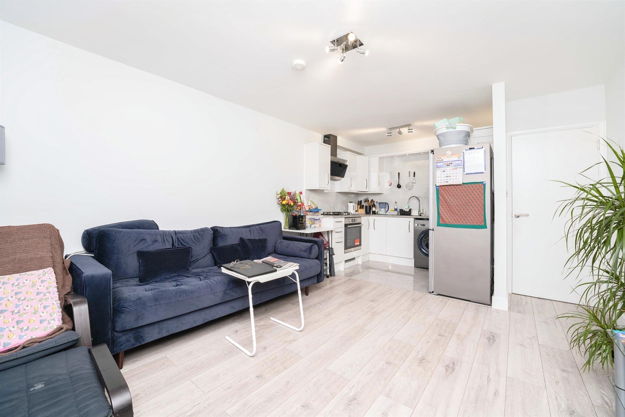 Flat Rokesby Place in Greater London