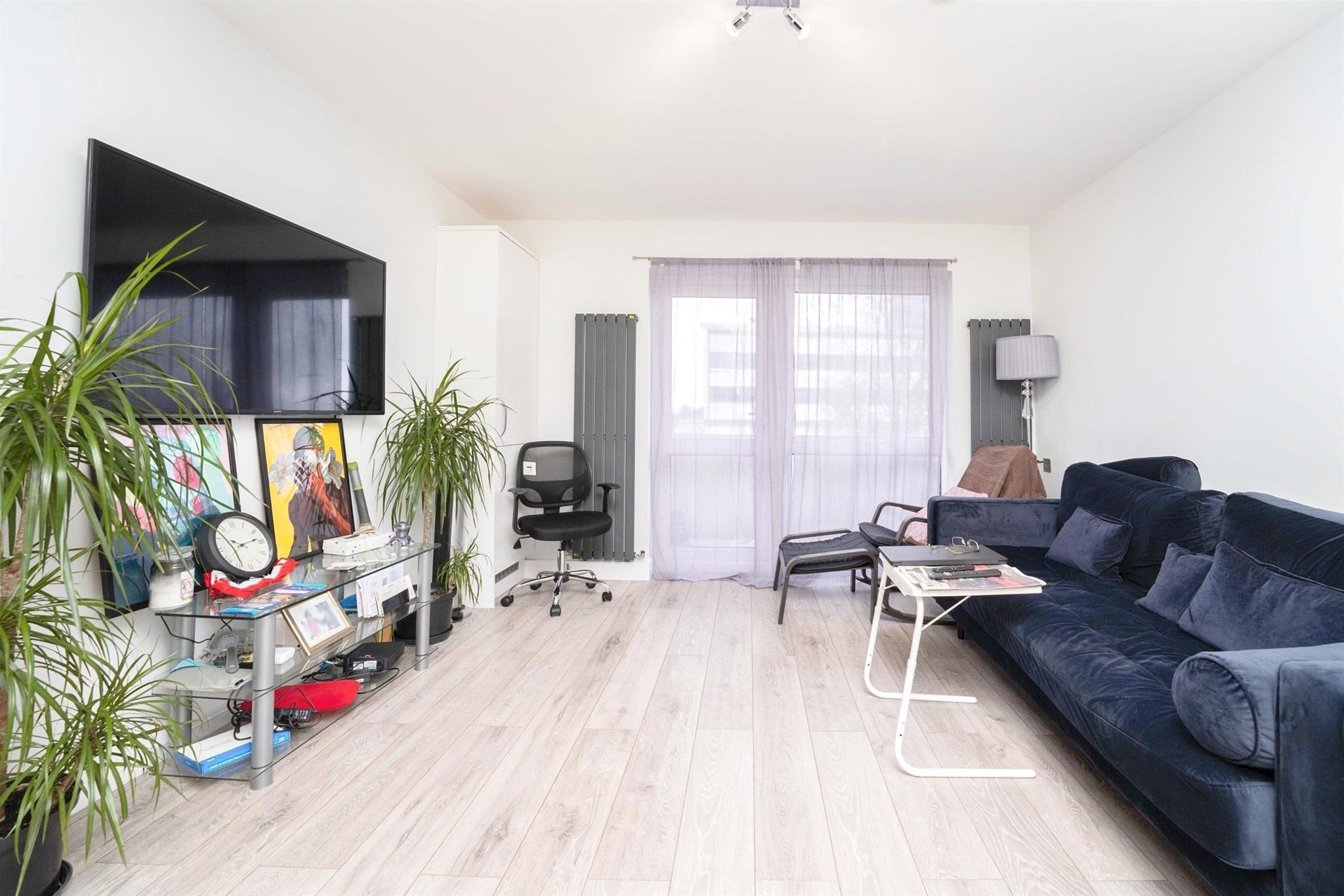 Flat Rokesby Place in Greater London