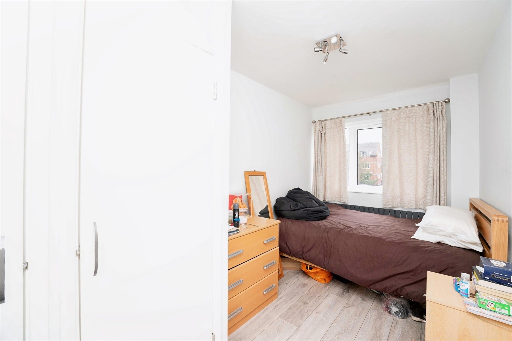 Flat Rokesby Place in Greater London