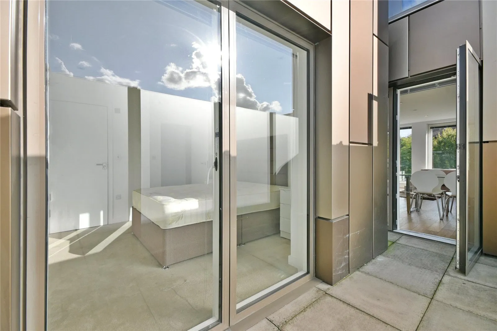 Flat Heneage Street in Greater London