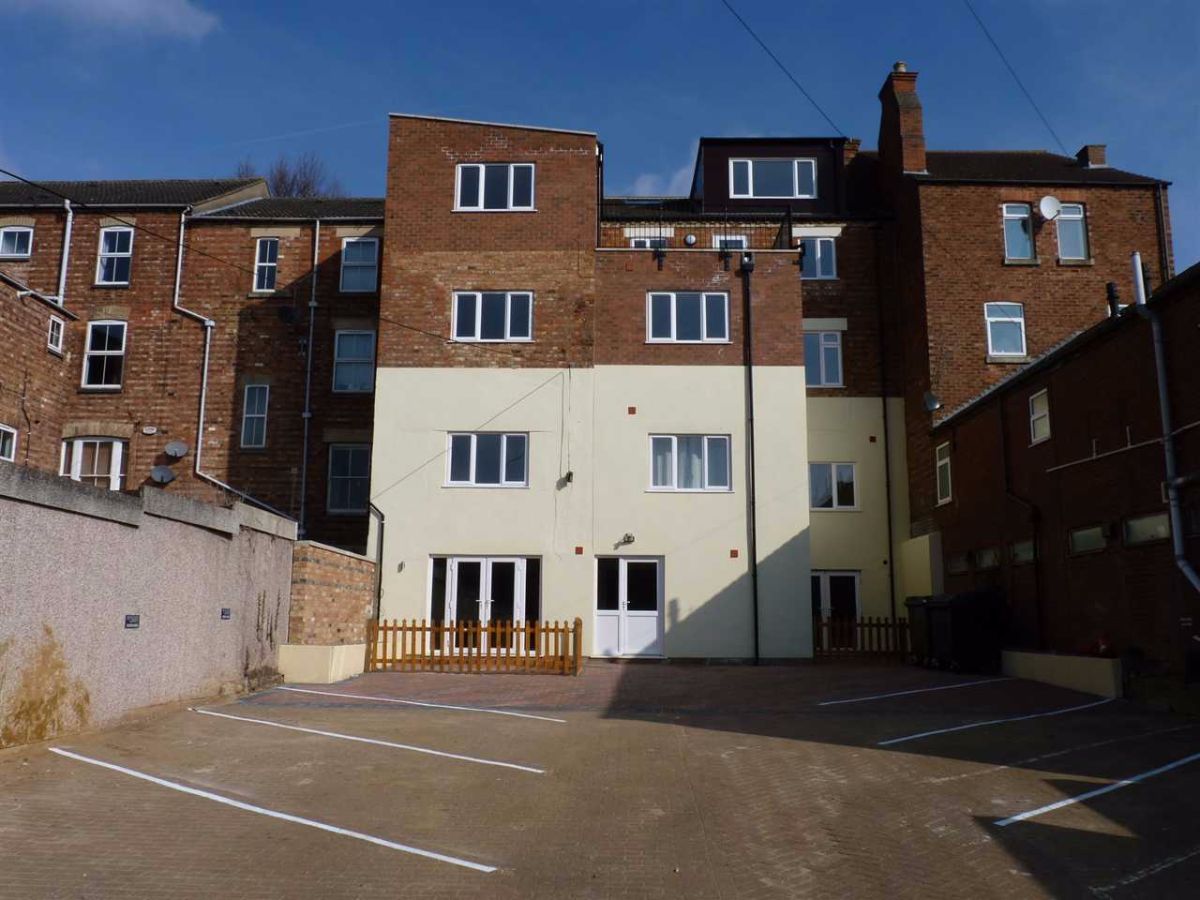 Flat Midland Road in Wellingborough