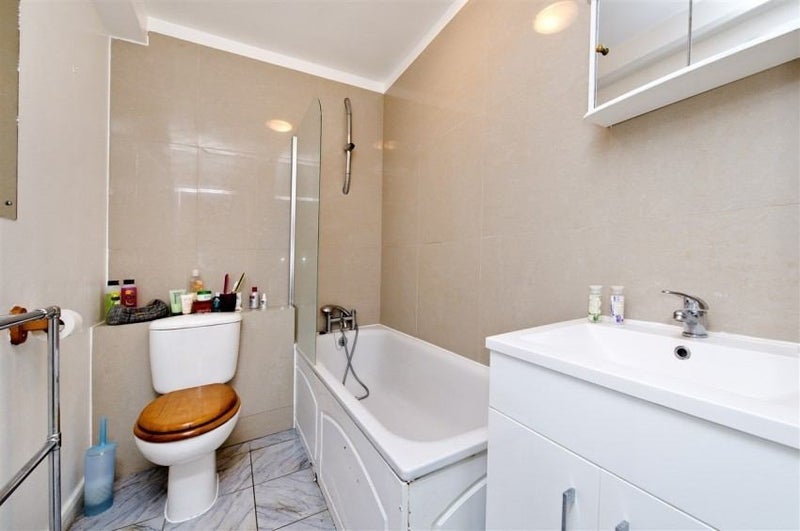 Room Uxbridge Road in Greater London
