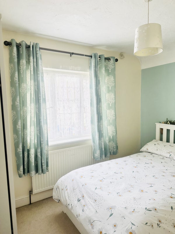 Room St. Andrew's Way in Slough