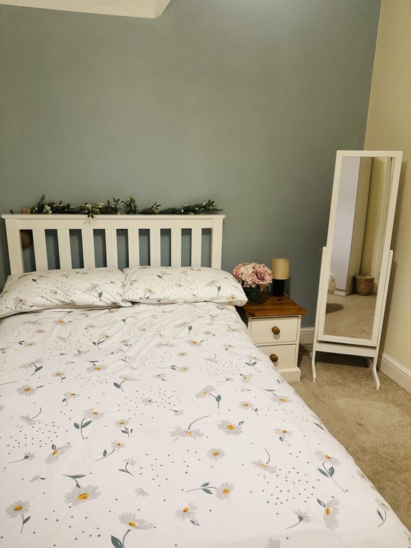 Room St. Andrew's Way in Slough