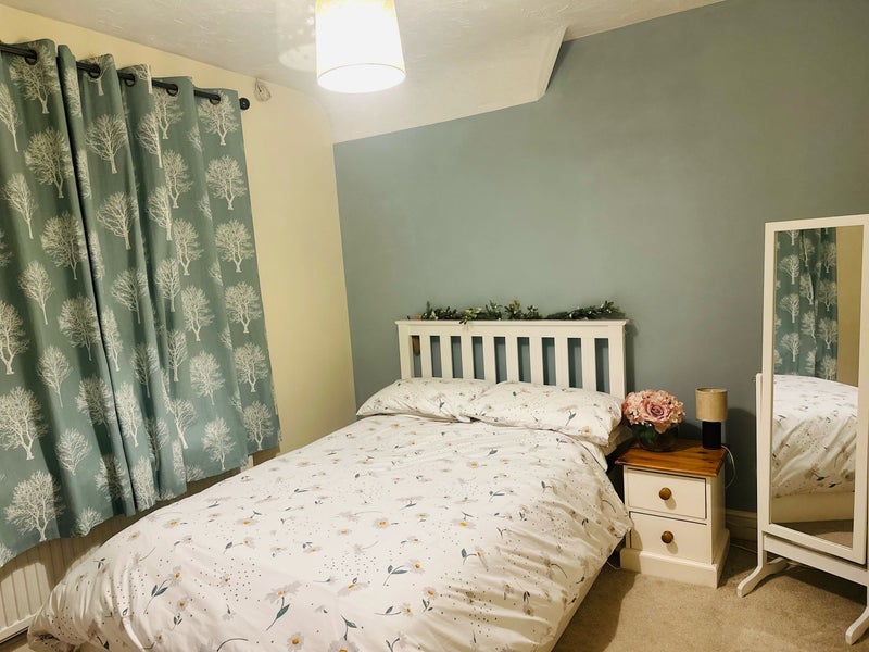 Room St. Andrew's Way in Slough