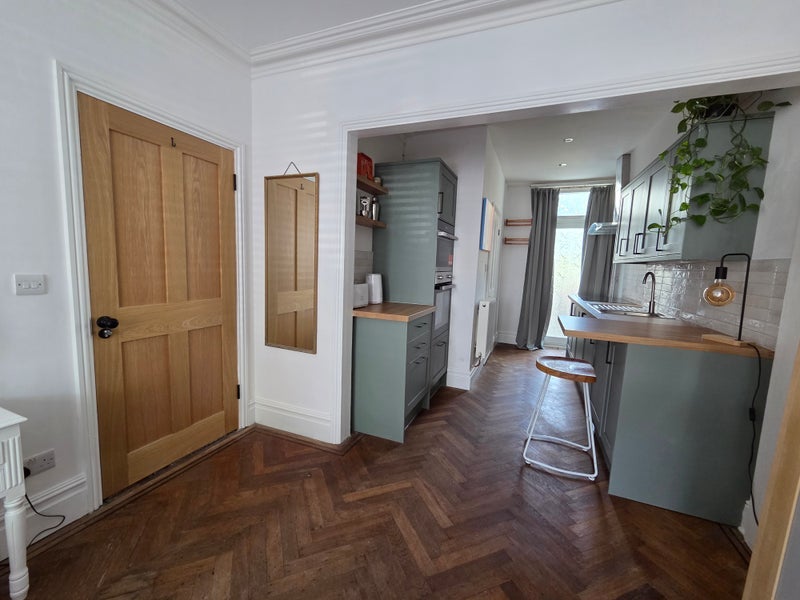 Room Mansfield Road in Greater London