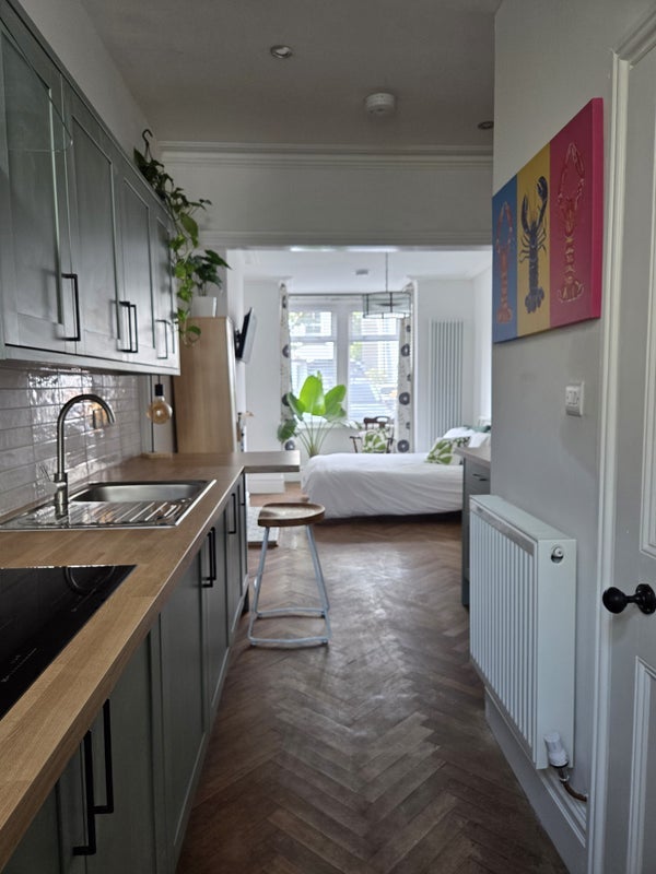 Room Mansfield Road in Greater London