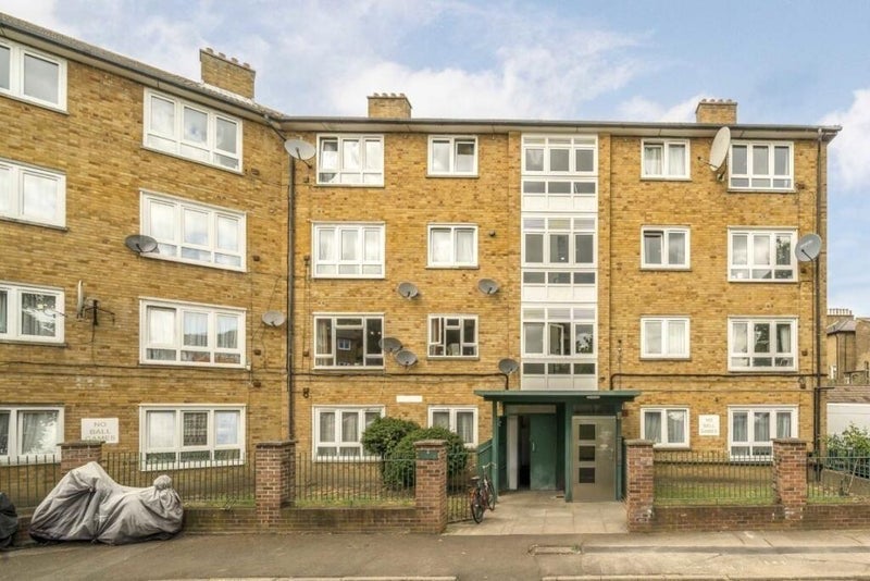 Room Binfield Road in Greater London
