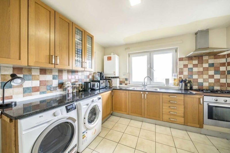 Room Binfield Road in Greater London