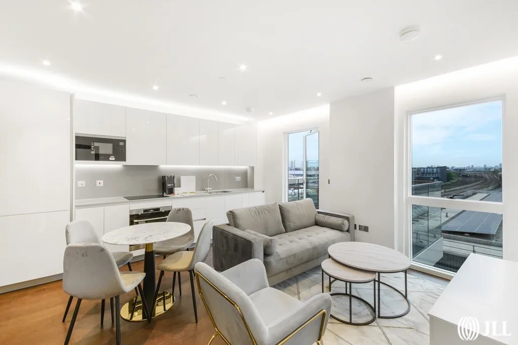 Flat Lanchester Way in Greater London