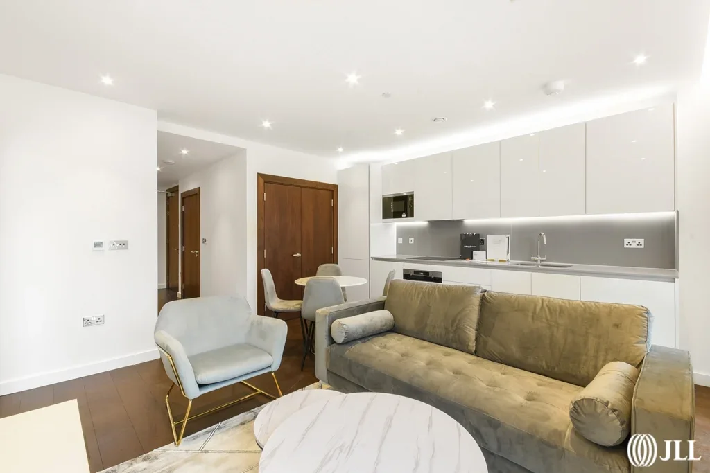 Flat Lanchester Way in Greater London