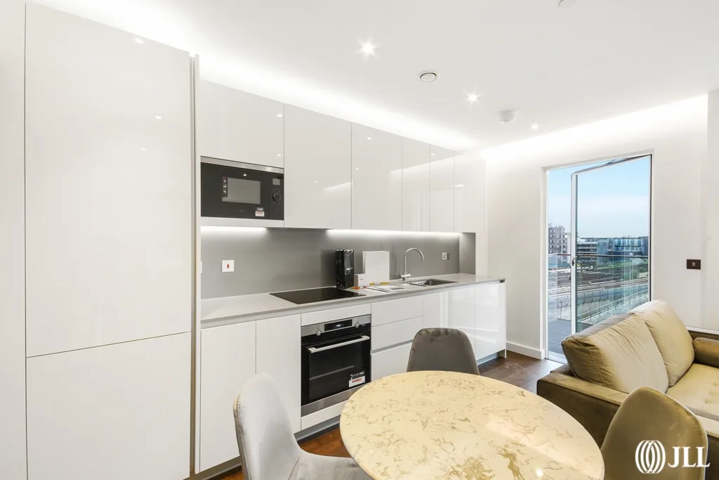 Flat Lanchester Way in Greater London