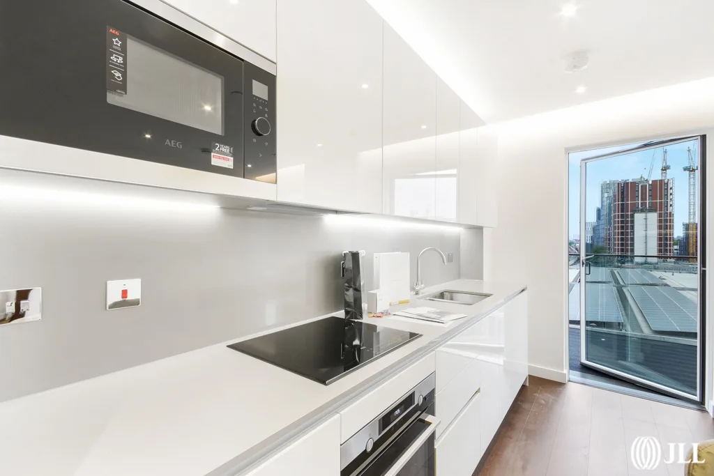 Flat Lanchester Way in Greater London