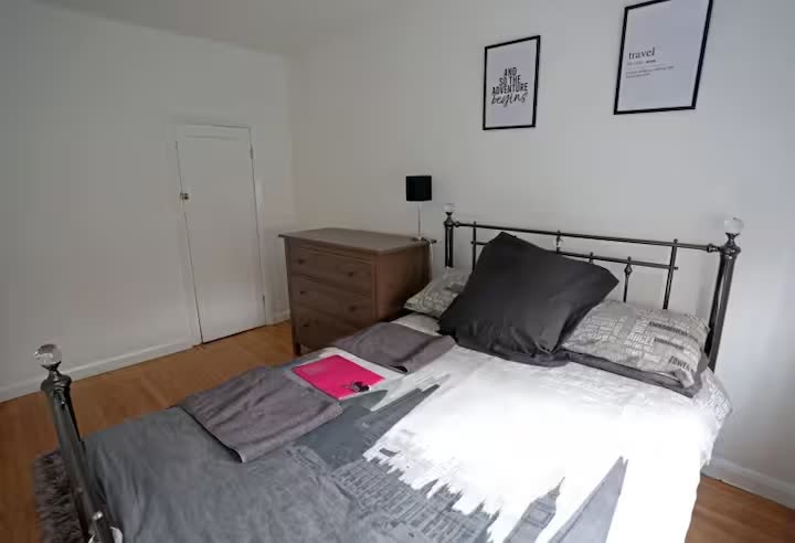 Room Arlington Lodge in Greater London
