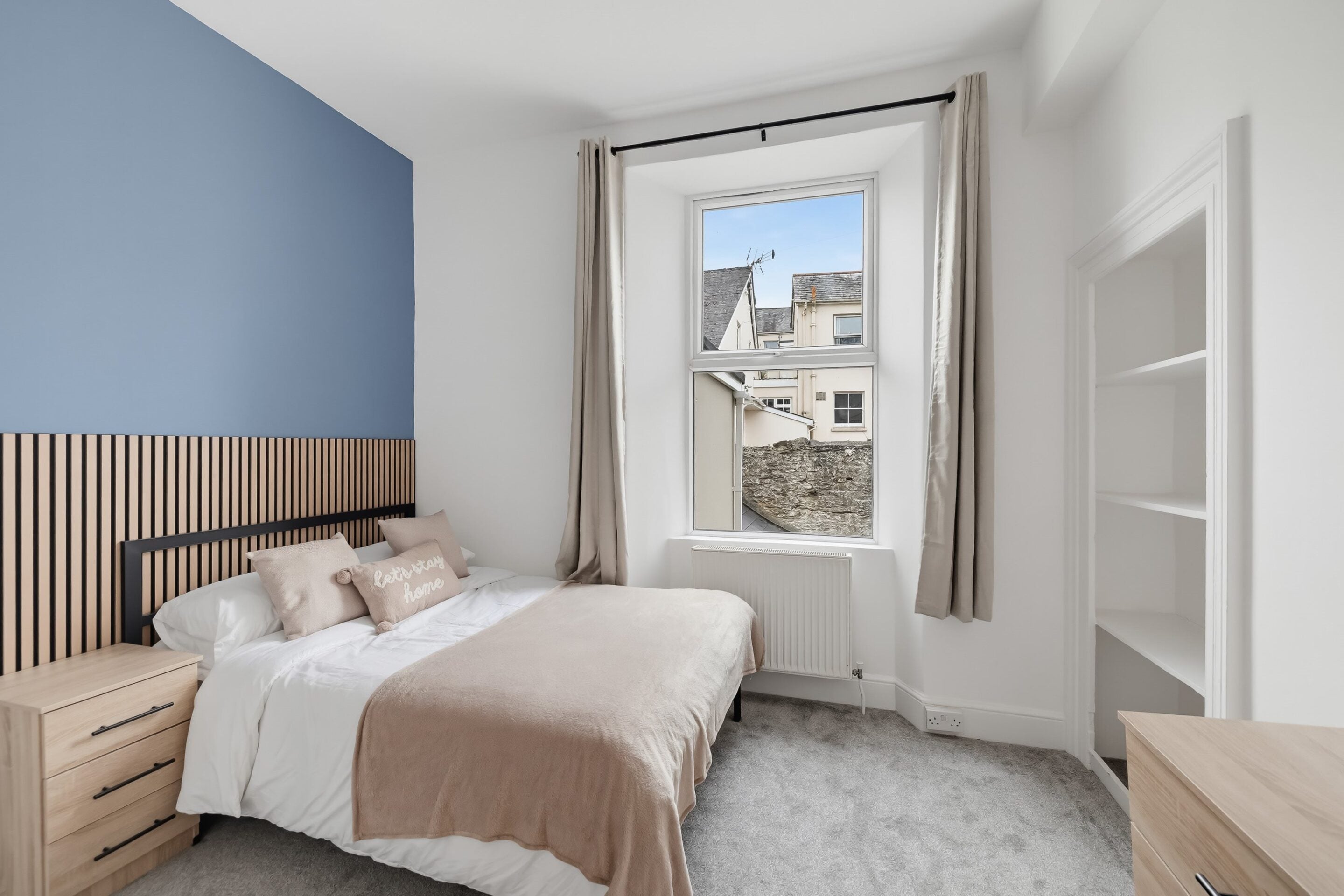 Room Alexandra Road in Plymouth