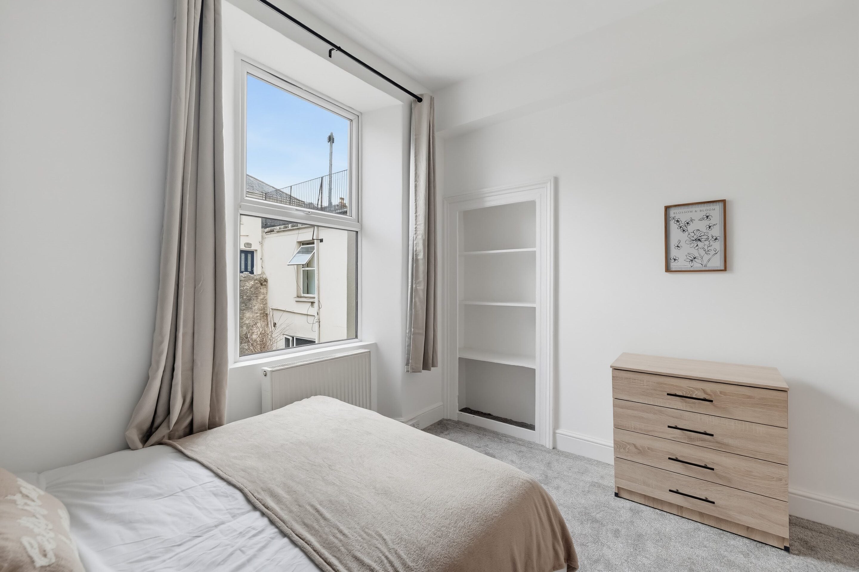 Room Alexandra Road in Plymouth