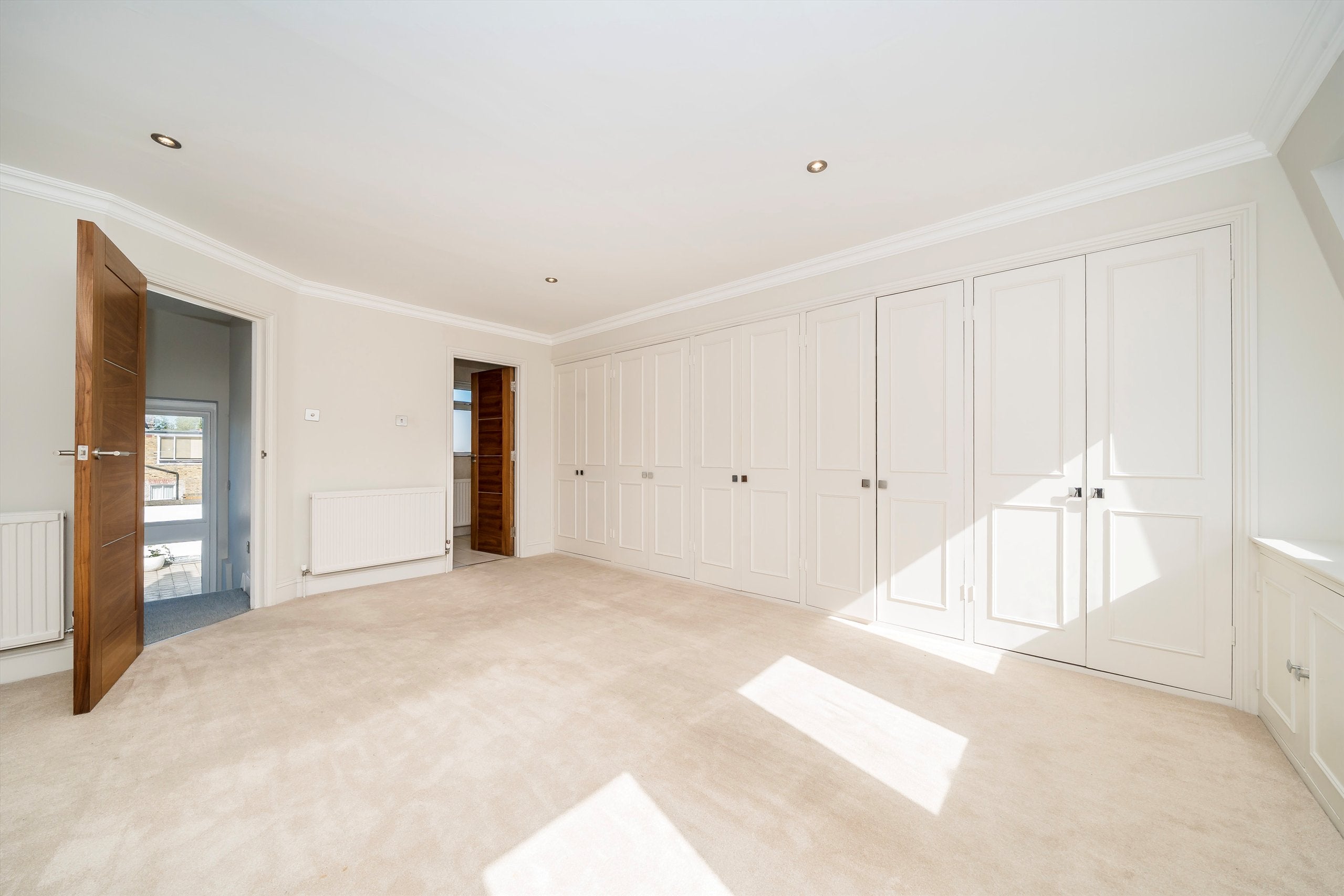 Flat Ashcombe Street in Greater London