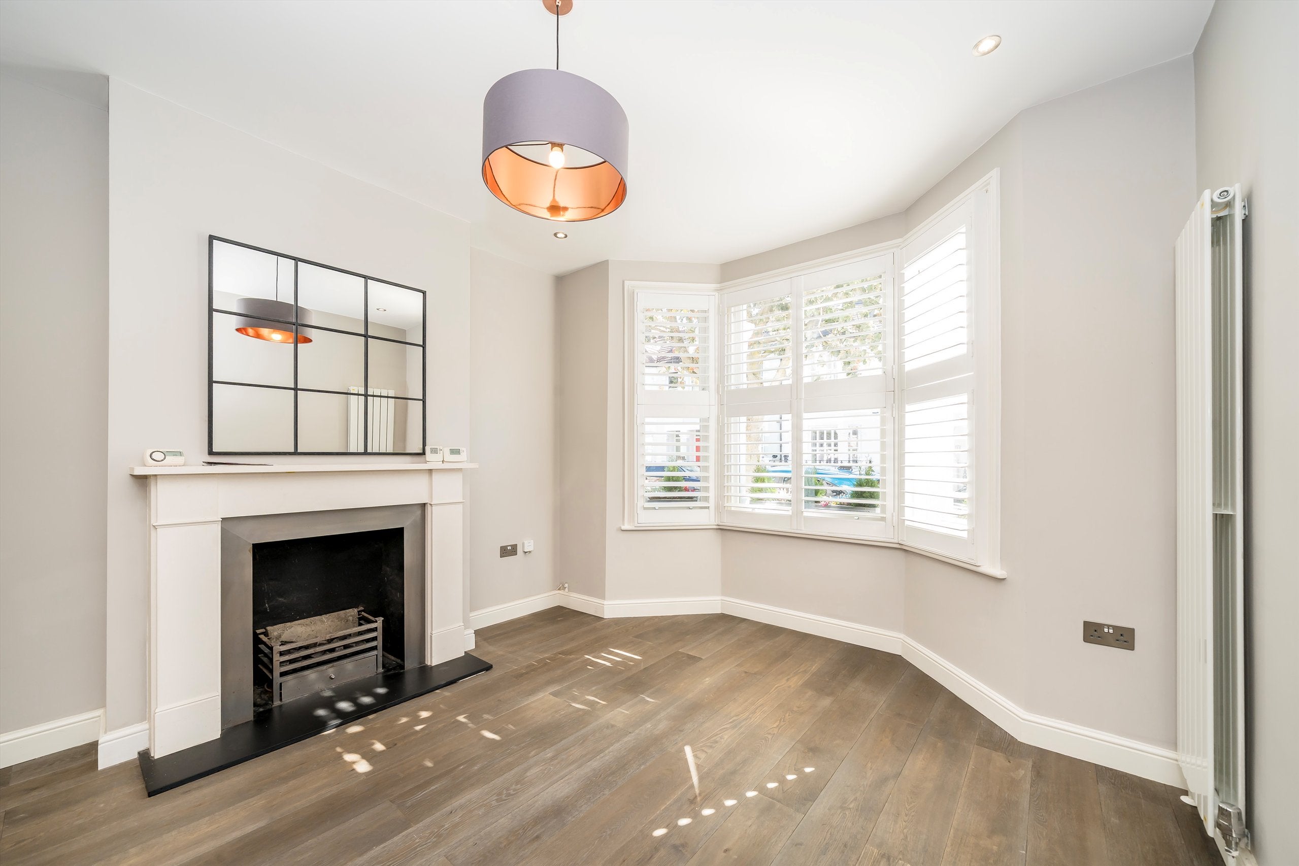 Flat Ashcombe Street in Greater London