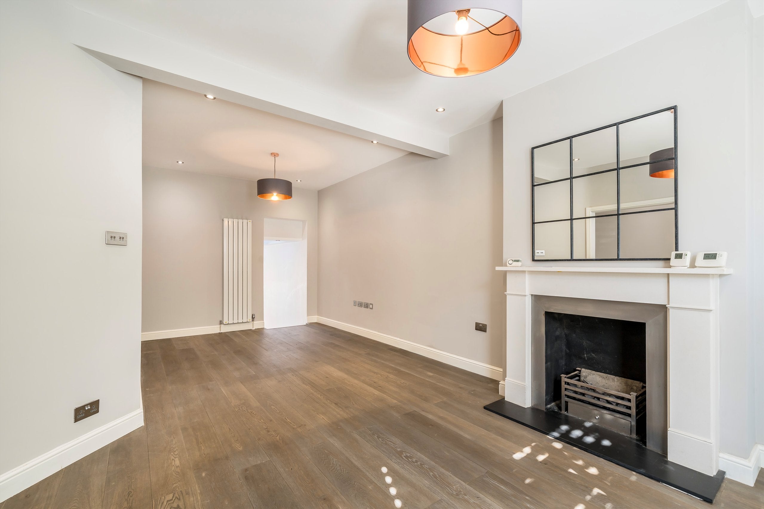Flat Ashcombe Street in Greater London