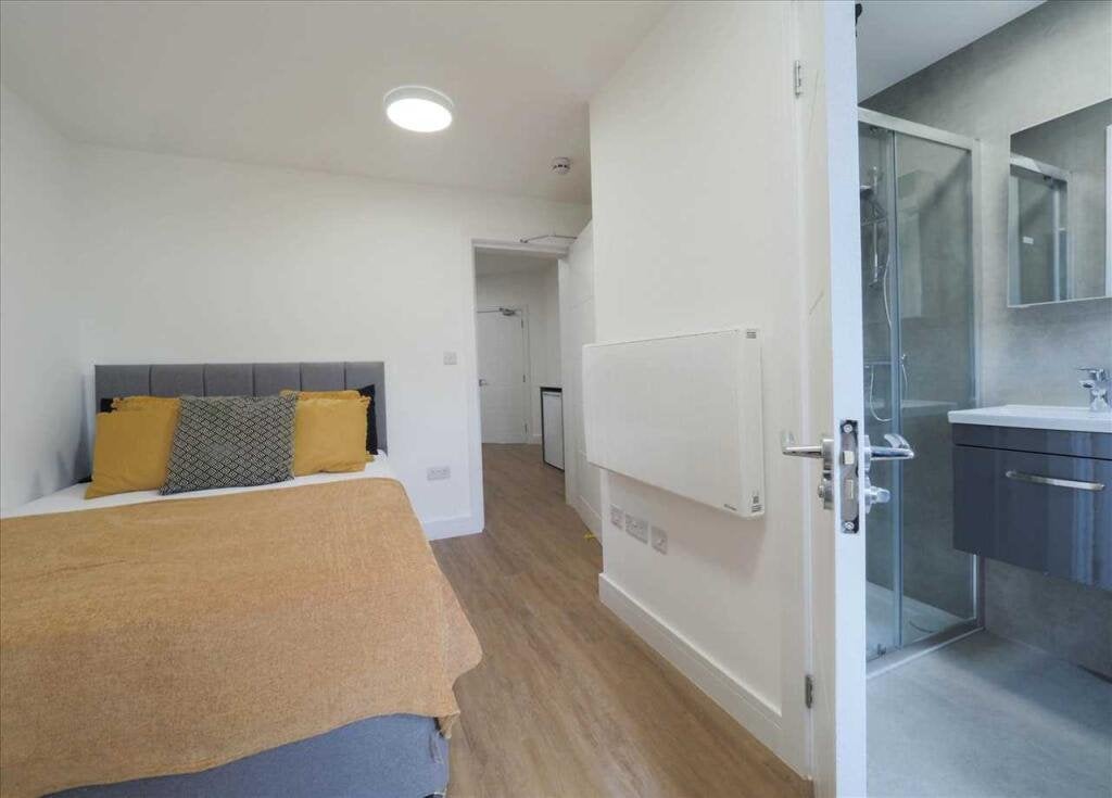 Room The Meadow Way in London