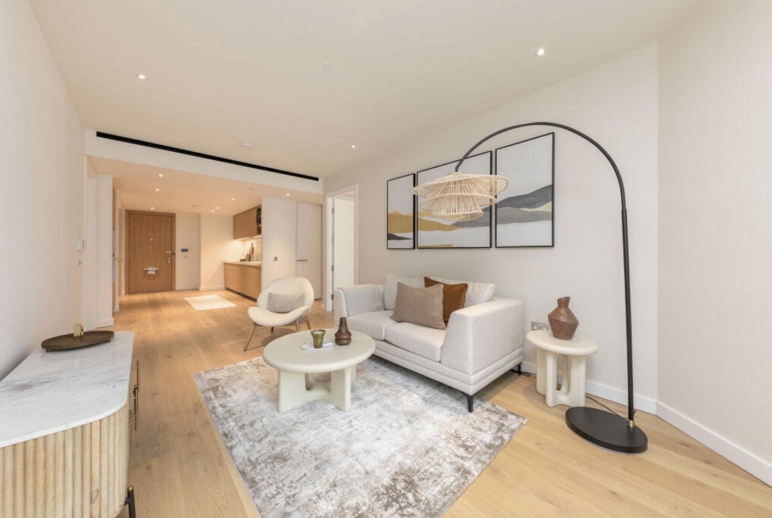 Flat Battersea Park Road in Greater London