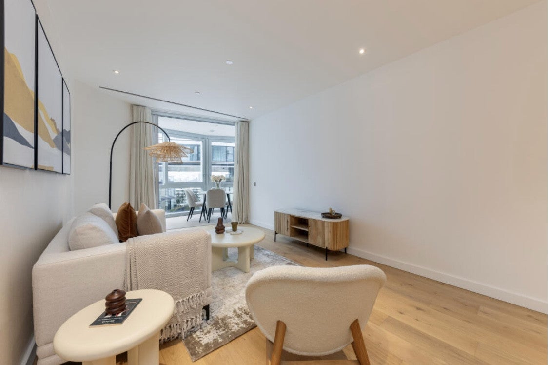 Flat Battersea Park Road in Greater London