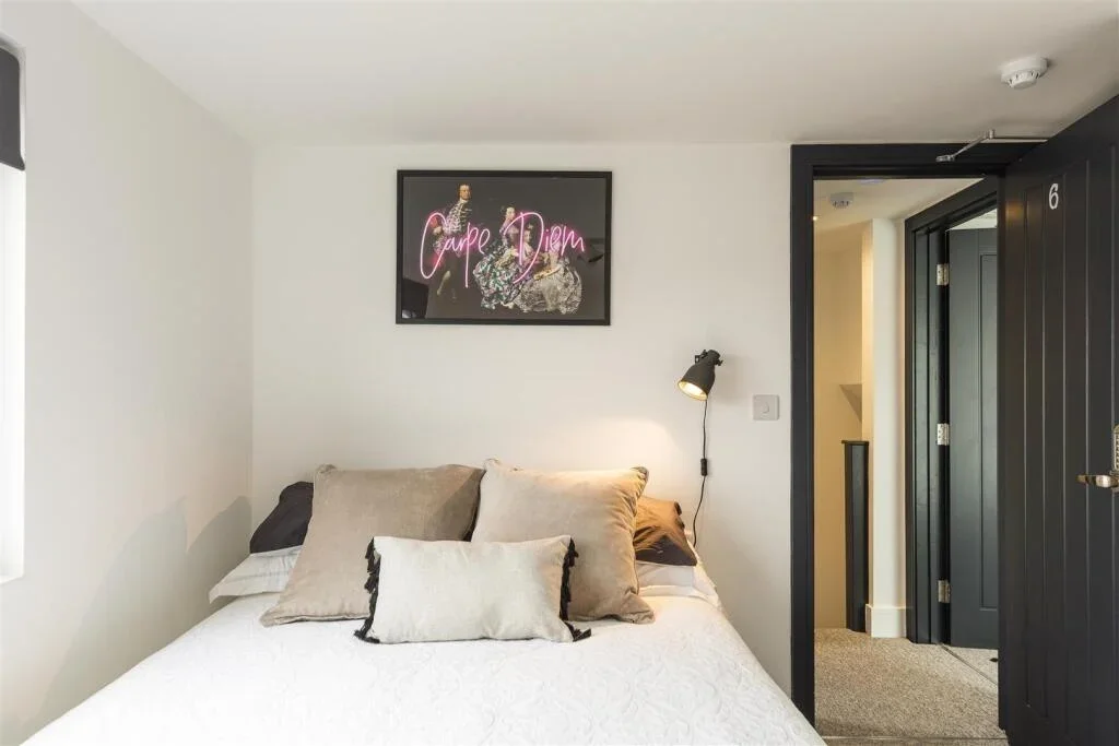 Room Charlton Road in Bristol