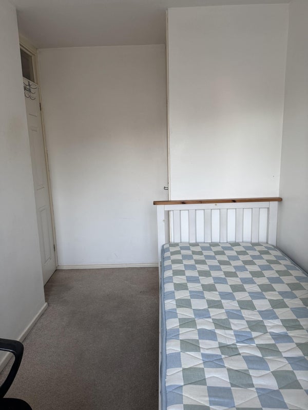 Room Packwood Close in Royal Leamington Spa