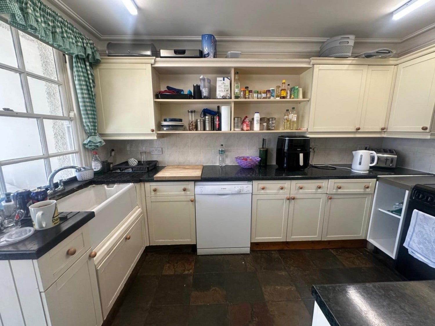 Room Shenley Road in Hertsmere