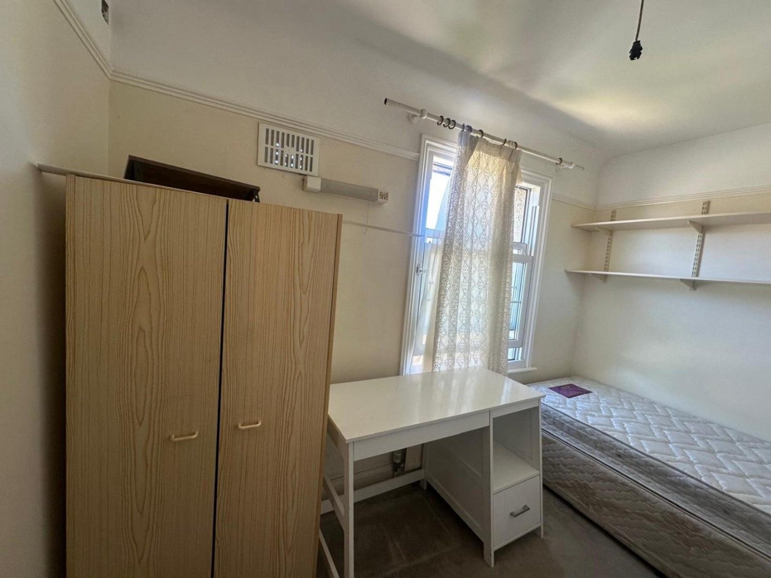 Room Shenley Road in Hertsmere
