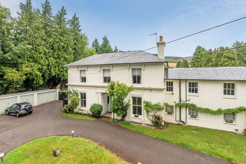 Flat Redcote Place in Mole Valley