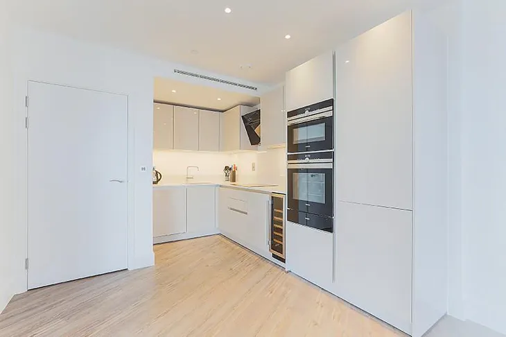 Flat Leman Street in Greater London